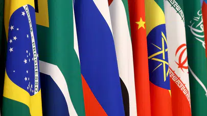 Küresel dengelerin yeni adresi: BRICS'in dünü, bugünü ve genişleme stratejisi