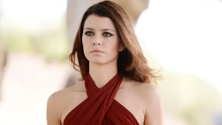 Beren Saat’in ilk albümü “Exuberance” lansmanı ünlü isimlerin katılımıyla gerçekleşti