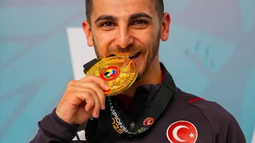 Eray Şamdan'dan tarihi başarı: Kahire'de dünya şampiyonu oldu