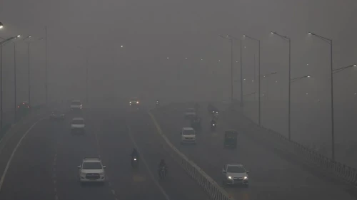 Yeni Delhi’de kirlilik alarmı: Yüzde 50 evden çalışma zorunlu