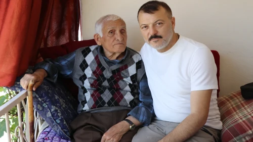 Amasyalı muhtardan örnek davranış: Bayram öncesi yaşlılara ücretsiz tıraş!