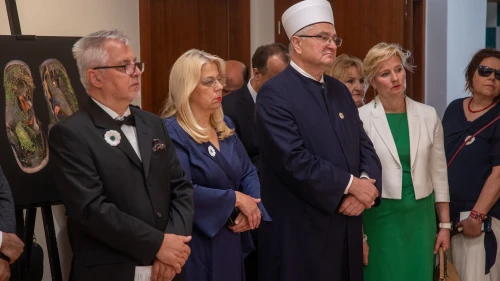 Srebrenitsa Soykırımı'nın 30. Yılında "Ölüler" Sergisi Ziyaretçilere Acı Hatıraları Anlatıyor