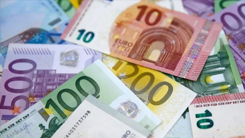 Dolar değer kaybederken Euro zirveye koşuyor