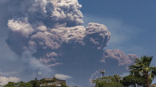 Etna Yanardağı'nda Şiddetli Patlama
