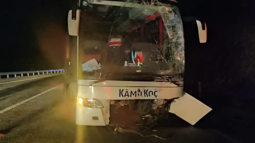 Konya'da korkunç kaza: Otobüsle çarpışan otomobilin sürücüsü hayatını kaybetti, 8 yaralı