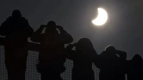 Yeni Zelanda, 850 yıl aradan sonra tarihi güneş tutulmasına hazırlanıyor!