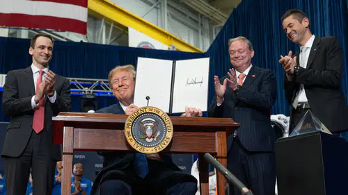 Trump imzaladı: ABD'nin ilk uzay akademisi kurulacak