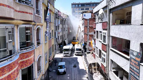 Zeytinburnu'nda 67 bina Yarısı Bizden kampanyasıyla eş zamanlı dönüşüyor