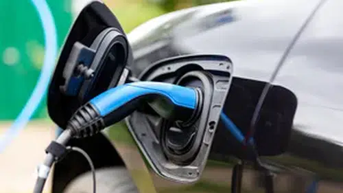 İngiltere, 2035 sıfır emisyon hedefi için elektrikli araç planını yeniden değerlendiriyor