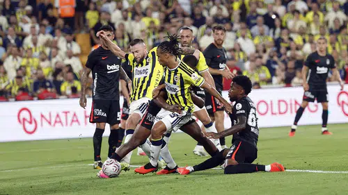 Fenerbahçe derbide Beşiktaş’a 2-1 mağlup oldu