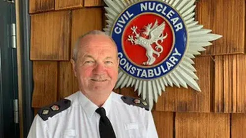 İngiltere'de 47 Yıllık Polislik Kariyeri Sona Erdi: Graham Bell Emekli Oldu