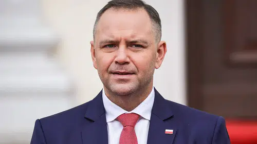Polonya'da gerilimli anlar: Cumhurbaşkanı Nawrocki'nin Anayasa Mahkemesi ziyareti protestolarla gölgelendi
