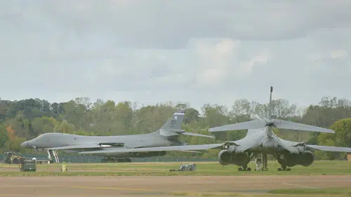 İngiltere'deki kritik üste güvenlik alarmı: ABD tüm B-1 bombardıman uçaklarını çekti