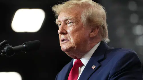 Trump'tan kritik diplomasi hamlesi: Putin ve Zelensky ile masaya oturuyor