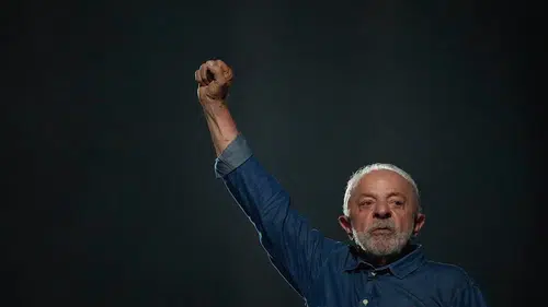Brezilya'da tarihi zafer: Lula da Silva dördüncü kez başkanlık koltuğunda