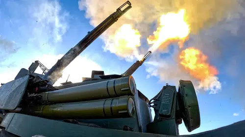 Moskova semalarında gece yarısı alarmı: Yüzlerce İHA etkisiz hale getirildi