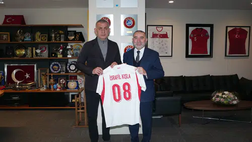 İsrafil Kışla, TFF Başkanı Hacıosmanoğlu’nu makamında ziyaret etti