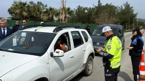 Bodrum'da bayram yoğunluğu: 25 bin araç bir günde giriş yaptı
