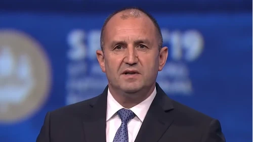 Bulgaristan seçimlerinde heyecan dorukta: Rumen Radev'in partisi önde