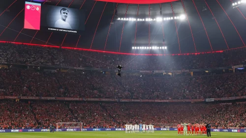 Münih'te efsane futbolcu Santamaría için saygı duruşu düzenlendi!