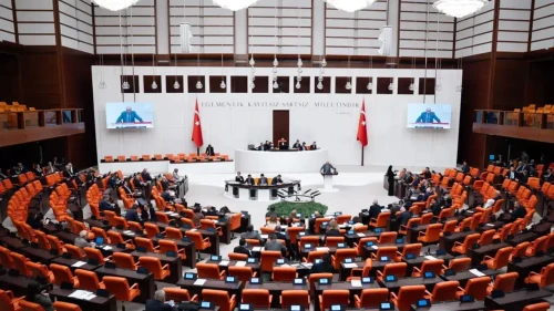 Mecliste tarih yazan yetersiz katılım: kritik yasalar ertelendi mi?