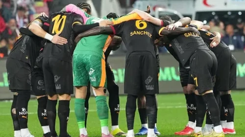 Galatasaray şampiyonluk yolunda dökezledi