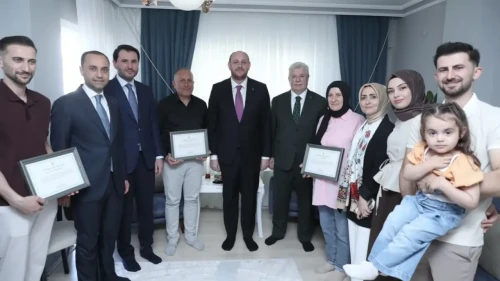 Cumhurbaşkanı Erdoğan'dan yeni üyelere imzalı Teşekkür Belgesi