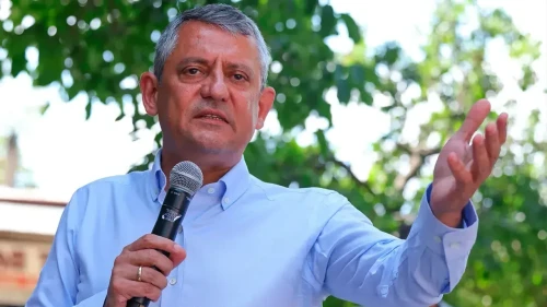 CHP lideri Özgür Özel, tutuklu komedyen Deniz Göktaş'ı Tekirdağ'da ziyaret etti