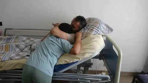 Felç geçiren taksici Mehmet Ali Arslan, düzenli fizik tedavi talep ediyor
