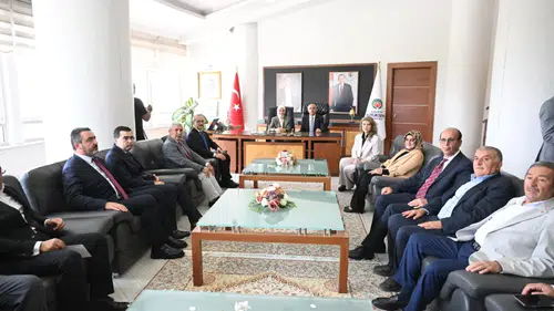 Bakan Göktaş'tan Malatya'daki Kütüphaneye Tam Not