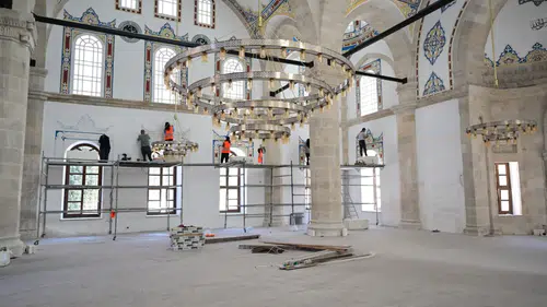 Depremin yıktığı Yeni Cami'de sona gelindi: Eylül sonunda ibadete açılıyor