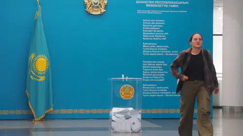 Kazakistan'da sandıklar kapandı: Katılım oranı dikkat çekti