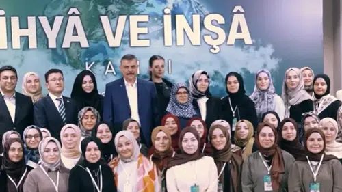 Hafız gençlerle buluşan Bakan Çiftçi: Kur'an hayatı kuşatan bir rehber