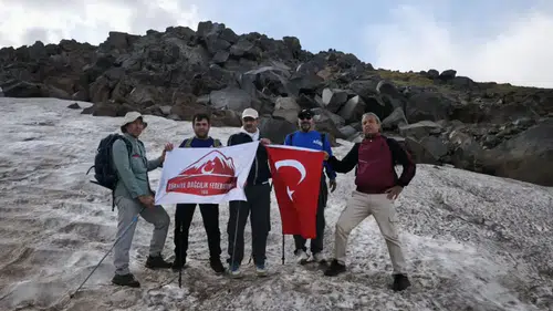 Süphan Dağı'nda Zafer Ruhu: 30 Ağustos Tırmanışı