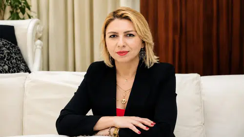 Müzik öğretmeni Ayten Rehimova, Azerbaycan'ın geleneksel çalgılarını ve âşık sanatını anlattı