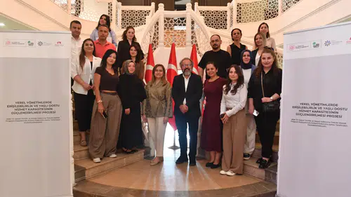 Belediye temsilcilerine yaşlı dostu kent eğitimi