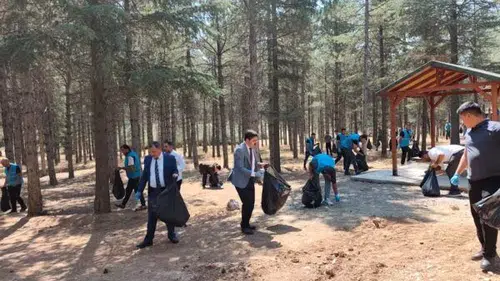 Yalvaç'ta hükümlüler Orman Park'ı temizledi
