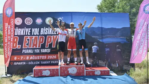 Isparta’da genç bisikletçiler kürsü için ter döktü