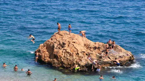 Antalya’da nemli hava yaşamı olumsuz etkiledi