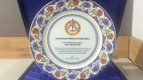Agil Alesger’e uluslararası medya ve iletişim ödülü