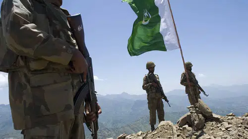 Pakistan'dan Afganistan sınırında hava harekatı: 10 İHA tesisi hedef alındı