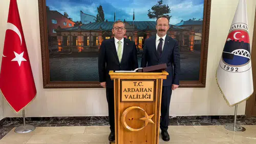 Serhat şehirlerin valilerinden dostluk mesajı: Kars'tan Ardahan'a nezaket ziyareti