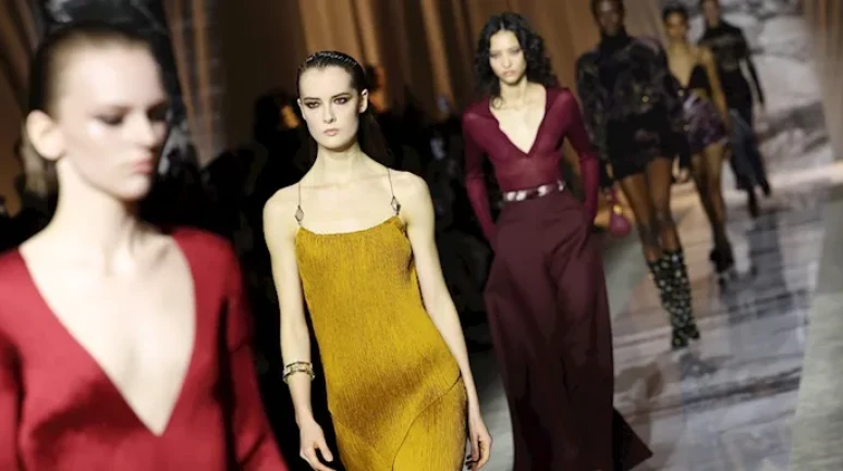 Roberto Cavalli'nin Milano Moda Haftası defilesi: Zamansız lüks ve sürdürülebilir şıklık