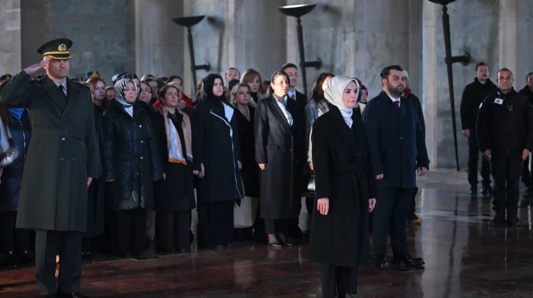 Türk kadınına seçme hakkının 91. yılı: Bakan Göktaş Anıtkabir'de