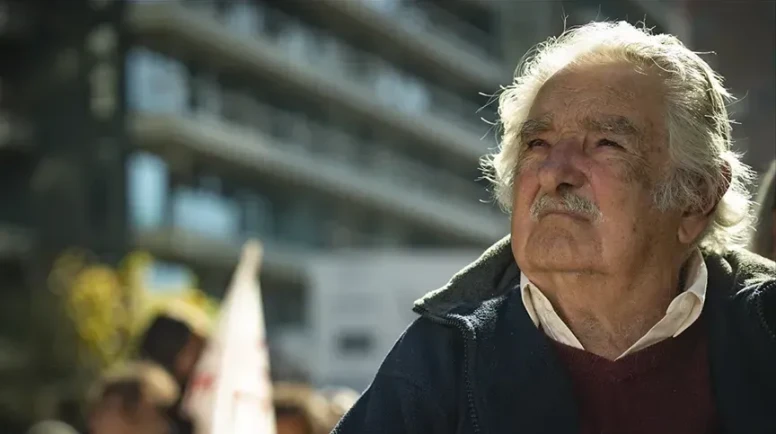 Uruguay'ın efsanevi lideri Mujica son yolculuğuna uğurlandı