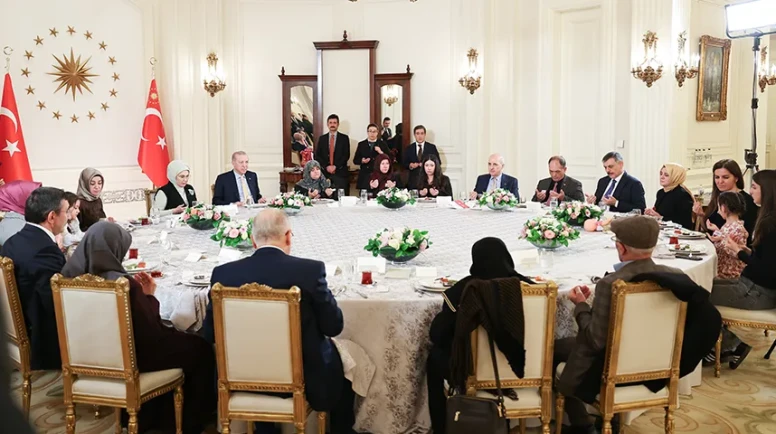 Numan Kurtulmuş, Erdoğan'ın ev sahipliğinde şehit aileleriyle iftar sofralarında buluştu