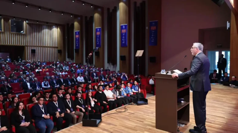 Dijital dönüşüm zirvesinde neler konuşuldu? Bakan Işıkhan gençlere seslendi
