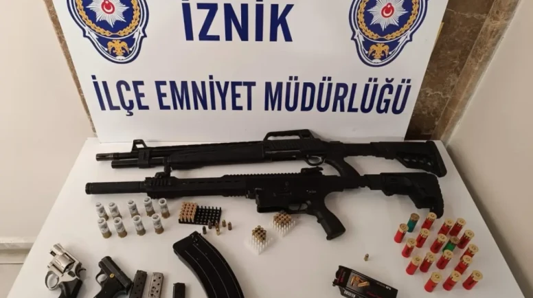 Bursa’da 10 adrese eş zamanlı baskın, silah ve mühimmat ele geçirildi