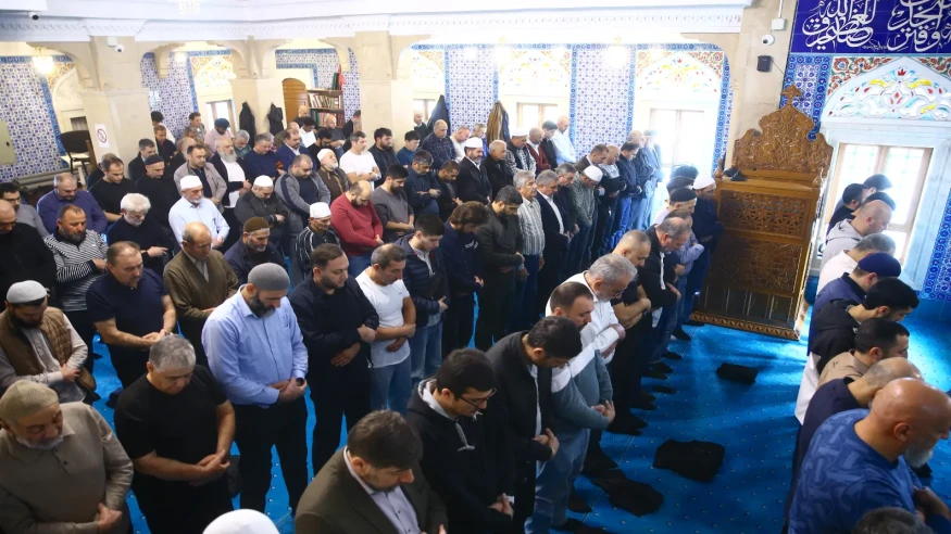 Bakü'de düşen uçağın şehit askerleri için gıyabi cenaze namazı kılındı