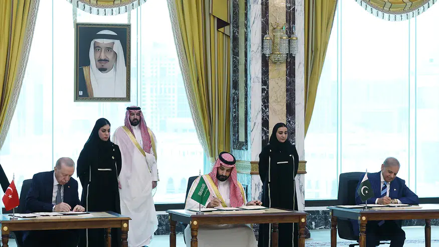 Mekke'de Türkiye, Suudi Arabistan ve Pakistan'dan üçlü savunma antlaşması imzalandı